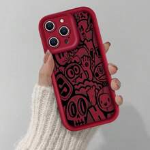 Compatible con iPhone 16/15/14/13/12/11 Pro, este estuche de teléfono presenta un patrón premium increíblemente creativo. Muestra una mezcla de personajes de garabatos caprichosos, desde monstruos juguetones hasta calaveras peculiares, creando una vibra dinámica y llena de arte. Simple pero con un toque elegantemente audaz, le da a su teléfono un gusto único y con imaginación directamente en la mano. Fabricado con material TPU de alta calidad, ofrece un excelente rendimiento resistente a los arañazos y antideslizante, brindando a su teléfono una sensación segura y antideslizante. Y es compatible con la carga inalámbrica sin problemas, cumpliendo con sus necesidades prácticas diarias con un toque del encanto del arte del garabato.