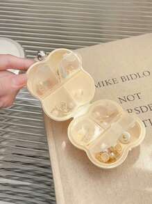 云状迷你珠宝收纳盒 - 便携式多隔层收纳盒，适用于戒指、项链、耳环和手镯，耐用塑料材质，带安全扣封口，珠宝收纳盒，云状设计，珠光饰面，多隔层，珠宝盒旅行必需品旅行配件旅行包度假返校学校用品珠宝盒 - 查看 3