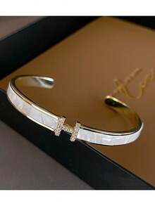 1pc Stainless Steel Fashionable & Elegant Letter Shell Cuff Bracelet, Chic & Sophisticated Design, Suitable For Commuting - Yellow Gold - View 4