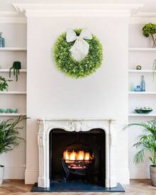 22 Inch Artificial Boxwood Wreaths For Front Door, Summer Door Wreath With Sash, Spring Green Wreath Weatherproof For Wall Window Porch Farmhouse Wedding Decor All Year Round Indoor Outdoor - 綠色 -22 英寸 - 查看 8