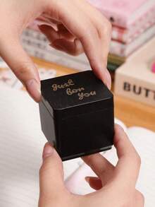 Middle Finger Surprise Gift Box, Middle Finger Box, Perfect Prank Hand Pop-Up Gift, With Box For Adults, Novelty Prank Middle Finger Hand Statue Christmas Novelty Funny Gift, Gift Box, Gem, Engagement Ring Box, Print Hand, Middle Finger, Double Prank, Surprise, Joy, Prank, Funny Gift, Add Atmosphere, To Your Mother, Father, Wife, Girlfriend, Boyfriend, Husband Or Friend's Birthday, Party Or Casual Gathering With This Charming Quirky Box.