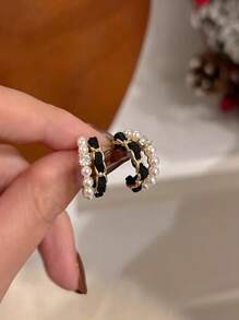 1pc Fashion Jewelry Women's Black Velvet Pearl Hoop Earrings For Daily Wear