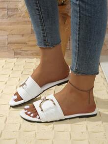 2025 Summer New Flat Slippers, 1 Pair Elegant Flat Shoes, Fashionable Retro Gold Buckle Sandals, Beach Style, Casual, PU Leather Strap, Beach, Holiday, Wedding, Campus, Party, Office, Home, Spring/Summer/Autumn - White - View 7