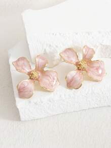 Flor irregular de color rosa de cuatro pétalos