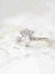 心形皇冠方晶锆石镶嵌结婚戒指，优雅时尚，适合女性婚礼、订婚和情人节礼物