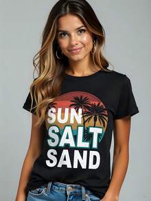 Camiseta de mujer estampada "Sun Salt Sand" negro, algodón 180g, cuello redondo, manga corta. Ideal para verano y playa, estilo casual, cómoda y ligera. Perfecta para combinar con jeans, falda, shorts. Nuevas  en moda actual. - Negro - Ver 1
