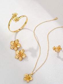1 Set de joyería de mujer elegante con brazalete dorado con flores, 1 anillo, 1 collar, 1 par de aretes, estilo de vacaciones, regalo para parejas (sin caja de regalo)