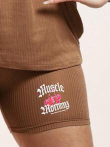 Outfit casual  Conjunto cómodo  Look urbano  Ropa relajada  Estilo streetwear  Athleisure (mezcla de ropa deportiva y casual)  Moda juvenil  Outfit veraniego  Letras  Floral    Casual  Dulce    Playa - Camel - Ver 3