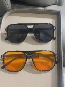 两副椭圆形双梁眼镜，适合青少年，是旅行、户外活动、海滩佩戴和送礼的理想之选。 - 彩色 - 查看 8