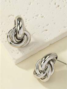 A Pair Of Stylish And Geometric Double Circle Gold Earrings For Women, Suitable For Weddings, Parties, Music Festivals, And Festive Occasions.