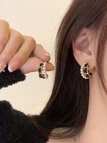 1pc Fashion Jewelry Women's Black Velvet Pearl Hoop Earrings For Daily Wear