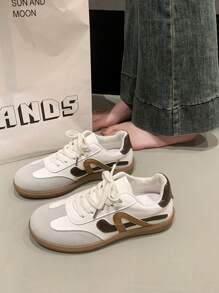 Nouvelles baskets décontractées légères et confortables à fond plat pour femmes 2025