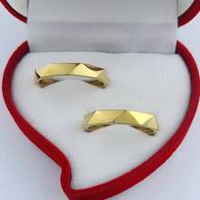 Kit Casamento Aliança Chique Multi Facetas Triangular Sextavada Com Anel e Caixinha Inspiração - Dourado - Visão 4