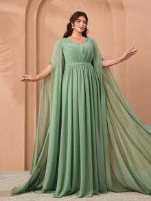 MgiacyV Elegant Folded Skirt With Flowing Sleeves Of Silk With A Large Hem In Green Dress
