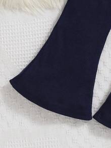 Młoda dziewczyna Plus Size granatowy i jasnoniebieski długi rękaw haftowany serduszkiem polo top + ciemnoniebieskie spodnie dzwony zestaw - Niebieski - Zobacz 5