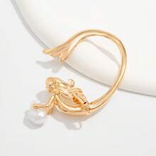 1 pièce Clip d'oreille simple de luxe en métal style ange sirène, faux perle pour un port quotidien, design esthétique chic