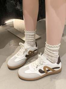 Nouvelles baskets décontractées légères et confortables à fond plat pour femmes 2025