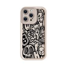 Compatible con iPhone 16/15/14/13/12/11 Pro, este estuche de teléfono presenta un patrón premium increíblemente creativo. Muestra una mezcla de personajes de garabatos caprichosos, desde monstruos juguetones hasta calaveras peculiares, creando una vibra dinámica y llena de arte. Simple pero con un toque elegantemente audaz, le da a su teléfono un gusto único y con imaginación directamente en la mano. Fabricado con material TPU de alta calidad, ofrece un excelente rendimiento resistente a los arañazos y antideslizante, brindando a su teléfono una sensación segura y antideslizante. Y es compatible con la carga inalámbrica sin problemas, cumpliendo con sus necesidades prácticas diarias con un toque del encanto del arte del garabato.