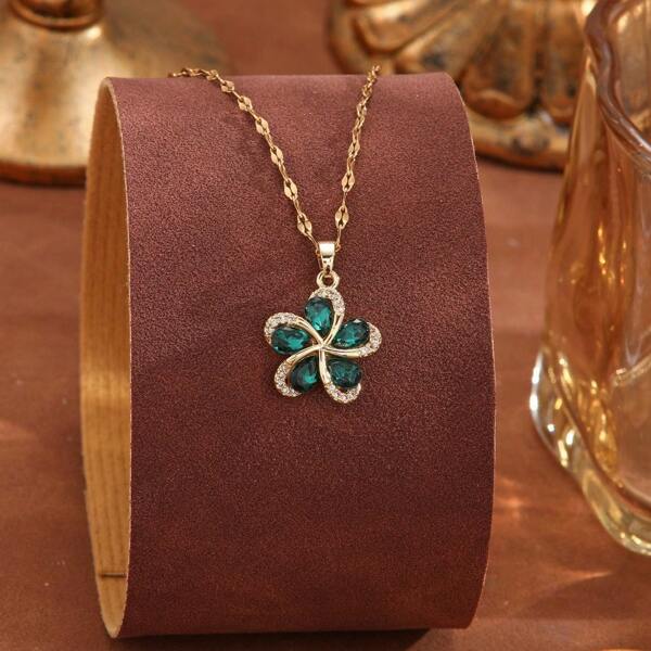 Dainty Green Five-Petal Flower Pendant Necklace, Exquisite Minimalist Clavicle Chain