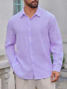 Camisa de manga larga con botones y cuello casual, simple y de moda para hombres. Cómoda y versátil para vestir casual en primavera y otoño. Prenda esencial minimalista para el transporte diario de los hombres
