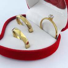 Kit Casamento Aliança Chique Multi Facetas Triangular Sextavada Com Anel e Caixinha Inspiração - Dourado - Visão 3