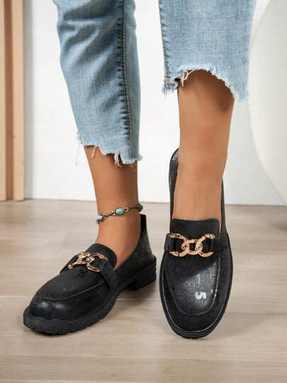Zapatos casuales de plataforma con estampado de dígitos, decoración de cadena dorada y suela gruesa para mujer talla grande. Nuevos modelos de moda 2025 con diseño versátil y personalidad, tacón ancho, apropiados para la oficina y el uso diario, estilo universitario.