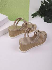 女式夏季闪光布休闲厚底铆钉镂空厚底拖鞋，压花可调节钩环坡跟凉鞋，露趾时尚平底鞋，颜色可选黑色、白色、蓝色、紫色、海军蓝、灰色 - 金色 - 查看 9