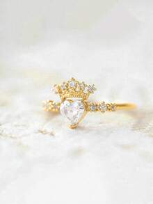 礼盒皇冠形方晶锆石镶嵌心形设计结婚戒指，优雅时尚，适合婚礼、订婚或情人节女士礼物