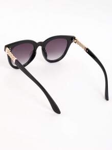 Retro Vintage kleine Rahmen Katzenaugen Mode Brille, unisex Metallrahmen minimalistisches, hochwertiges Punk Chic Accessoire für Strand, Party, Laufsteg, Mode Alltagstragen