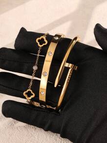 Conjunto de 3 piezas de brazalete de acero inoxidable con encantos de uña y trébol, apropiado para uso diario de mujeres, regalo de Navidad, obsequio de festividades