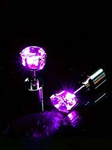 2 件多色耳环派对闪亮耳环，LED 发光耳环，明亮时尚的耳环，中性时尚配饰，适合日常活动、万圣节派对、夜间郊游、节日、周年纪念装饰礼物，（含电池）