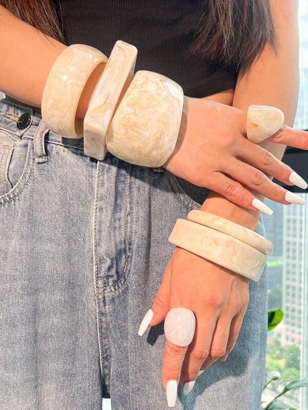 1pc Fashionable Versatile Sexy Polyresin Bracelet For Women, Vintage Elegant Suitable For Party, Holiday, Year-Round Wear