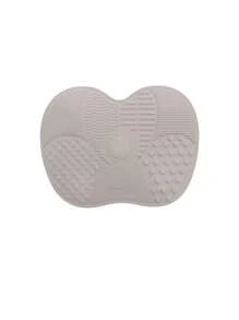 1/2 szt. Silikonowa mata do czyszczenia pędzli do makijażu, podkładka do czyszczenia pędzli do makijażu z przyssawką, podkładka do czyszczenia makijażu, przenośne narzędzie do czyszczenia pędzli do makijażu, silikonowa podkładka do czyszczenia pędzli do makijażu w kształcie jabłka, gąbka do makijażu, puderniczka, odpowiednia do podróży, domu, szkoły, akademika dla dziewcząt, wakacji, imprezy