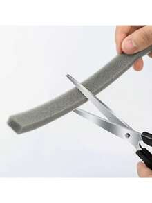 2 rotoli (4m/rotolo) strisce di gommapiuma adesive per porte, larghezza 0,59 pollici x lunghezza 6,56 piedi, per ridurre il rumore, anti-vento, resistenti al fuoco, per sigillare le fessure su porte vetrate, finestre scorrevoli, in materiale plastico