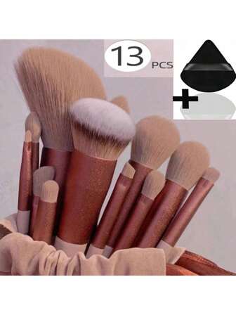 طقم فرش مكياج احترافية مكون من 14 قطعة بشعيرات من النايلون ومقبض من ABS, يشمل فرشاة أساس, فرشاة تحديد, فرشاة دمج, فرشاة ظلال العيون وكرات مخملية مثلثة الشكل, مناسبة لجميع أنواع البشرة. هدية مثالية لعيد الحب وعيد الأم.