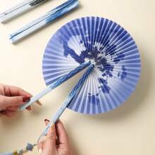 Traditioneller chinesischer faltbarer Papierfächer, nostalgische Kindheitsklassik Retro Handventilator, tragbarer kleiner runder Ventilator für den Sommer mit 360° Drehung