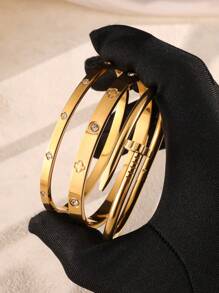 Conjunto de 3 piezas de brazalete de acero inoxidable con encantos de uña y trébol, apropiado para uso diario de mujeres, regalo de Navidad, obsequio de festividades