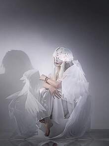 2个优雅白色天使翅膀发夹，天鹅羽毛发卡，适合婚礼角色扮演摄影道具、派对节日发饰、天鹅造型发夹（适合摄影角色扮演）、仙女新娘装扮发饰、优雅圣诞派对装饰 - 彩色 - 查看 4