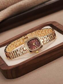 LIANDU LIANDU Este reloj de mujer presenta una esfera cuadrada, con un estilo retro, elegante y minimalista. La esfera está adornada con marcas numéricas precisas. Viene con una correa de acero inoxidable desmontable, lo que lo hace muy adecuado para el uso diario, regalos de cumpleaños, fiestas y reuniones festivas. Es una opción ideal como regalo para usted o sus amigos. - Dorado - Ver 4