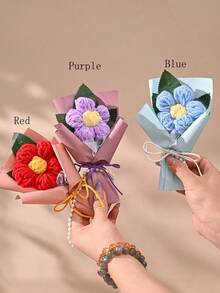 一套仿真花束，礼品包装，包含一束钩编花朵，适合作为生日或周年纪念礼物送给老师、母亲、闺蜜、女性朋友，也适合母亲节、情人节、婚礼纪念品、节日派对家居装饰、圣诞礼物，可用于家居、餐桌、卧室、浴室、书桌装饰。 - 彩色 - 查看 2