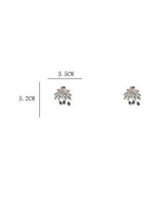 1 Pair Fashionable & Elegant Crystal Flower Stud Earrings