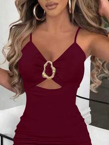 优雅不对称金属装饰镂空高开衩吊带裙，夏季新品，女士约会之夜装扮，派对礼服