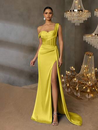 Faeriesty 女士优雅精致缎面不对称长裙，肩部饰有闪亮亮片，高腰鱼尾开衩设计 | 适合盛大晚宴、派对或奢华活动的惊艳晚装，新年装扮，夏季度假装扮