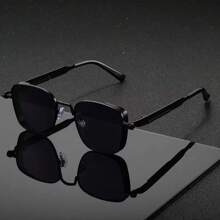 Gafas de moda elegantes y versátiles para la oficina y el transporte, con protección UV400 y estructura de metal cuadrada, ultraligeras