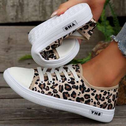 2025新款女式时尚滑板鞋，白色豹纹系带低帮厚底运动鞋，休闲百搭户外运动鞋