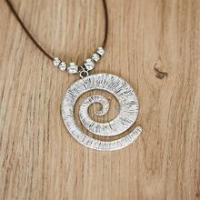 波西米亚风格女士螺旋吊坠项链，创意中心吊坠，侧面饰有串珠，时尚女士珠宝，适合海滩、度假和日常佩戴 - 銀色 - 查看 4