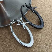 1pc Oval-Shaped Carabiner Key Chain, Zinc Alloy Heavy Duty Key Clip Holder, Casual Outdoor Climbing Hook Pendant Gift Souvenir Car Accessories Bag Charm School Cute Goth Y2k - Multicolor - View 3