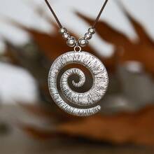 波西米亚风格女士螺旋吊坠项链，创意中心吊坠，侧面饰有串珠，时尚女士珠宝，适合海滩、度假和日常佩戴 - 銀色 - 查看 3