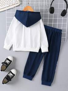 2 szt. Dziecięca bluza z kapturem i spodnie z nadrukiem piłkarskim w stylu 4-7 lat, codzienna odzież sportowa do zajęć na świeżym powietrzu, jesień/zima