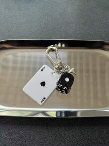 1 Stück Schlüsselanhänger mit Spielkarten, Würfel und Sternanhänger, Schlüsselring aus schwarzer Legierung in Form von Pik, Karo, Kreuz, Cartoon Zahlen-Themen Schmuck, Autoschlüsselanhänger, Charm, Anhänger, Handyband, Autoaufhänger, Schlüsselanhänger